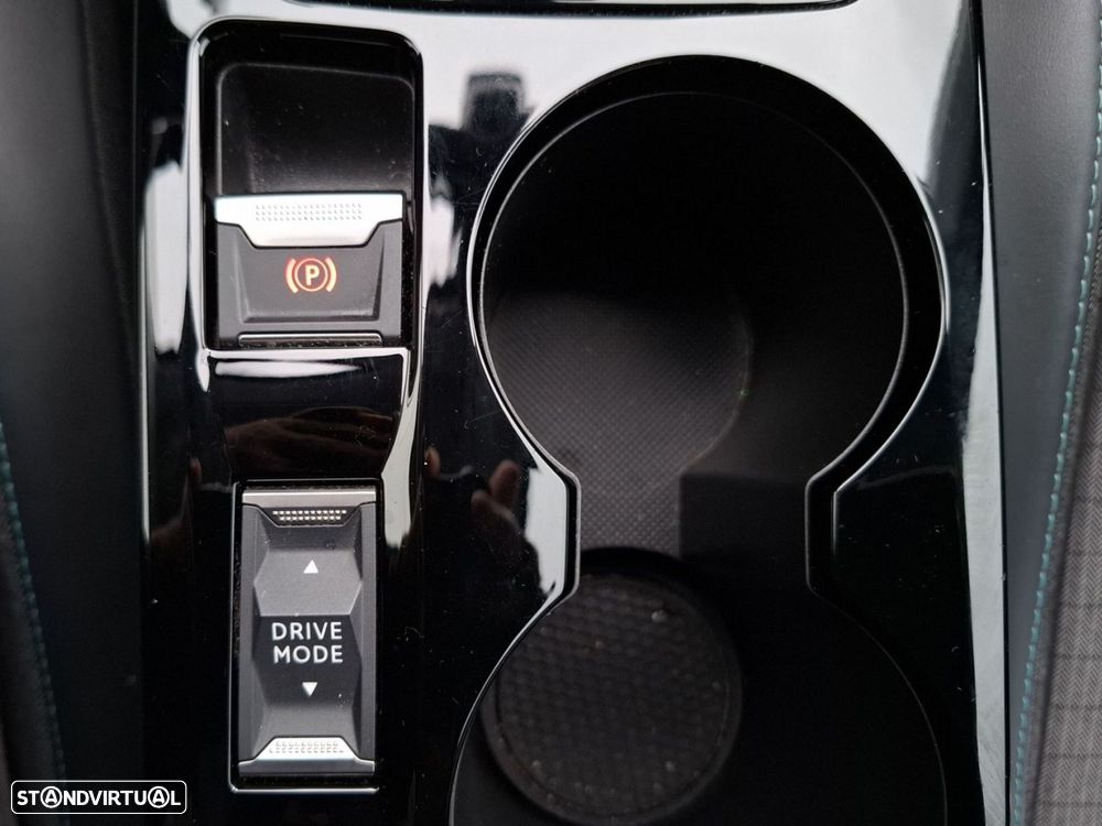 Peugeot 208 1.2 PureTech Allure EAT8 - 21