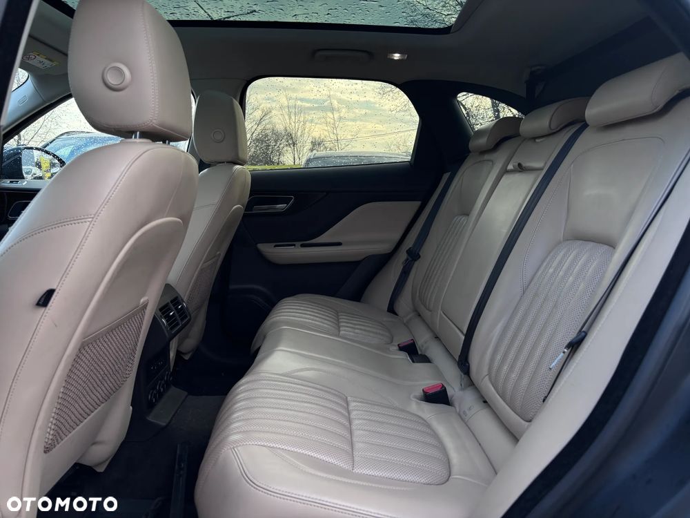 Jaguar F-Pace - 30