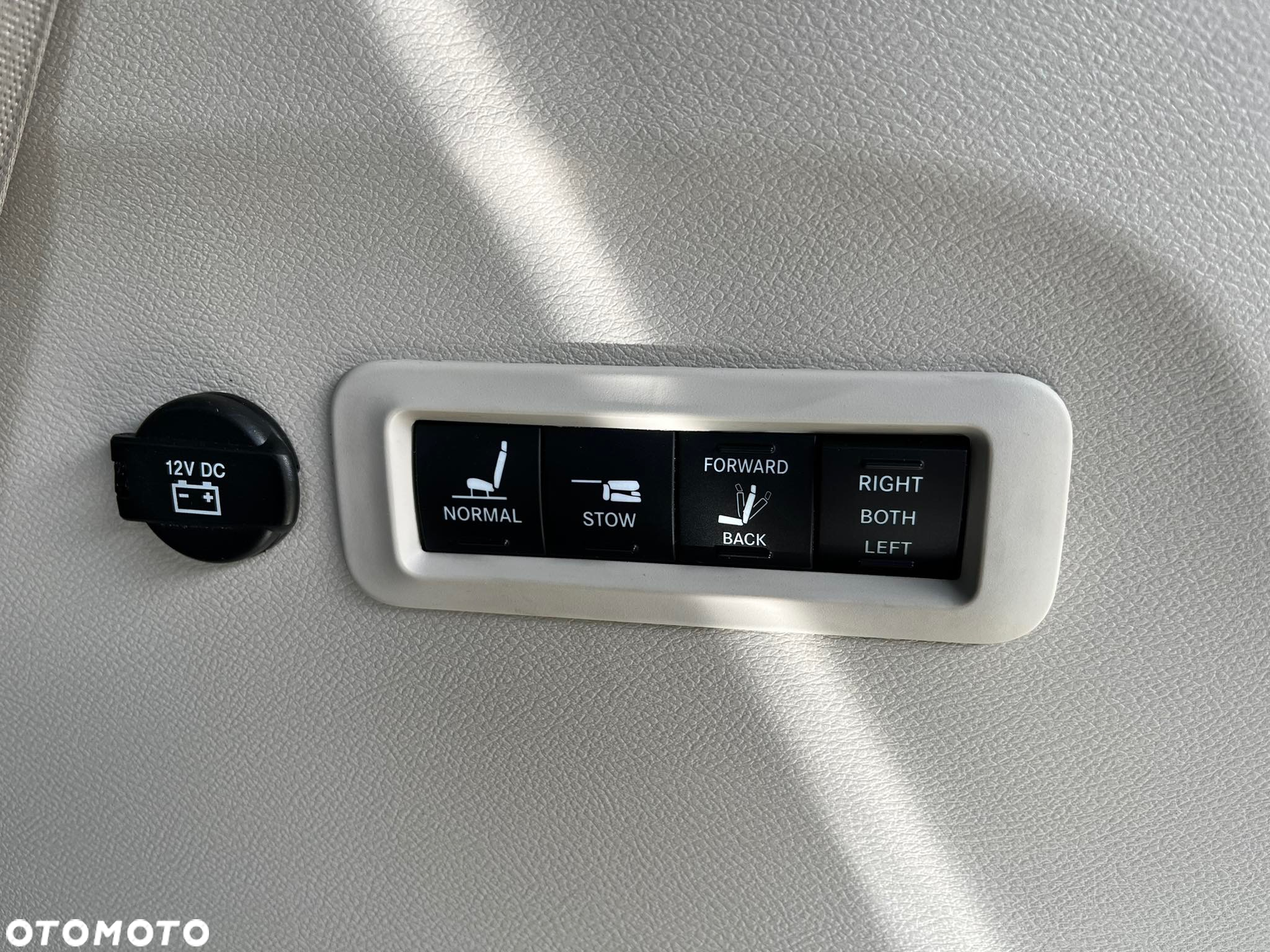 Chrysler Pacifica - 22