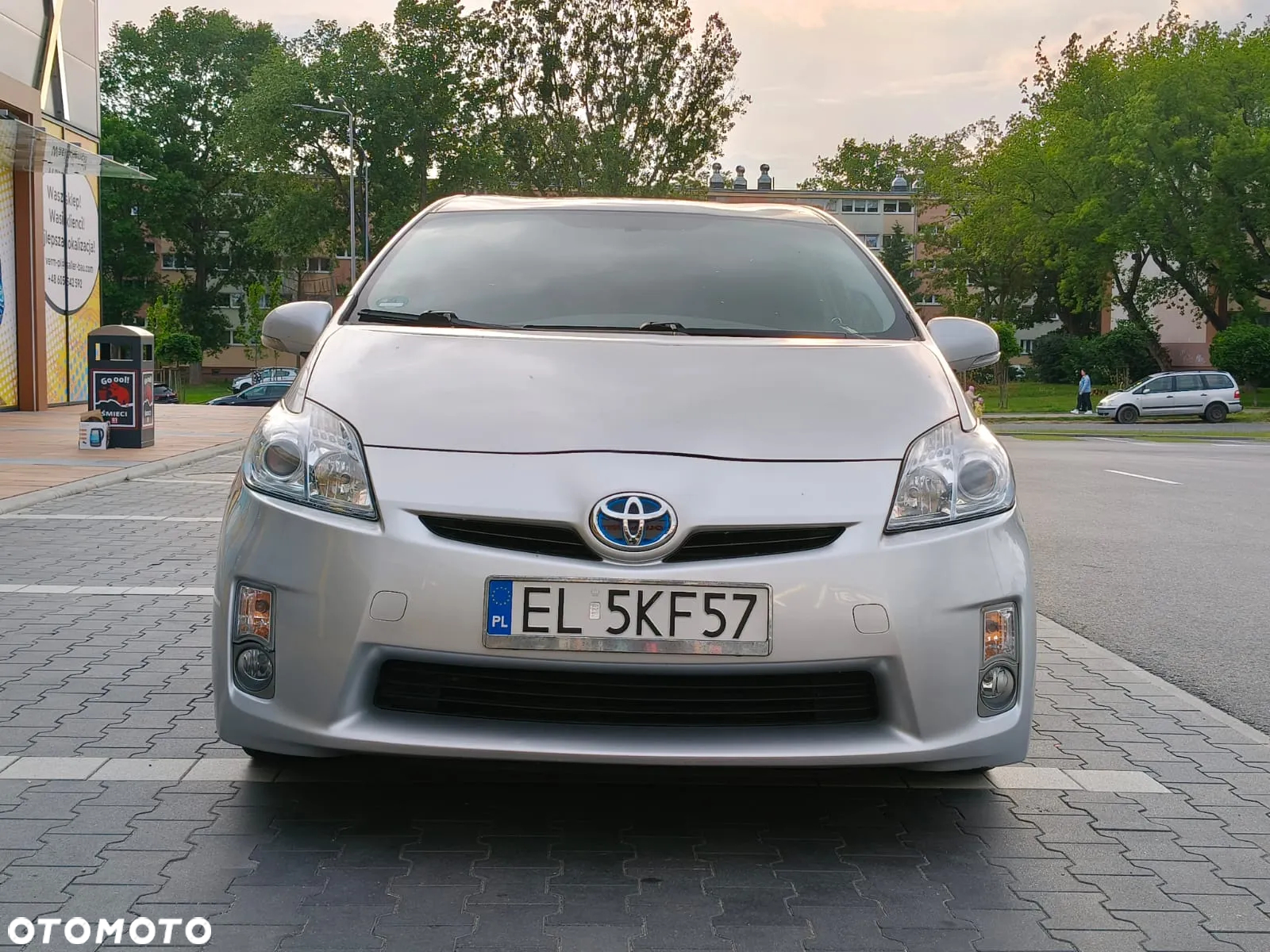 Toyota Prius (Hybrid) - 5