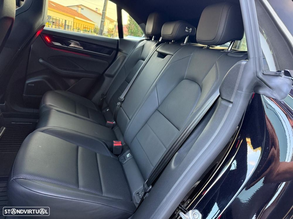 Porsche Macan Electric 4 - 15