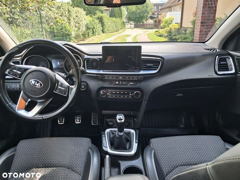 Kia Ceed 1.6 CRDi mHEV M - 6