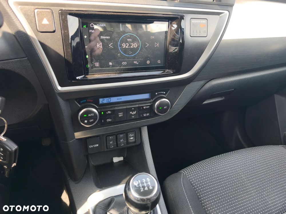 Toyota Auris 1.6 Executive - 17