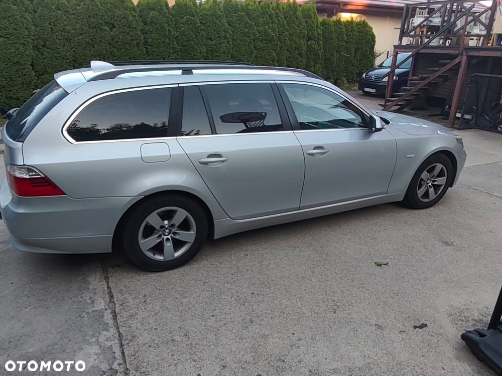 BMW 5 Series 2010 photo 2
