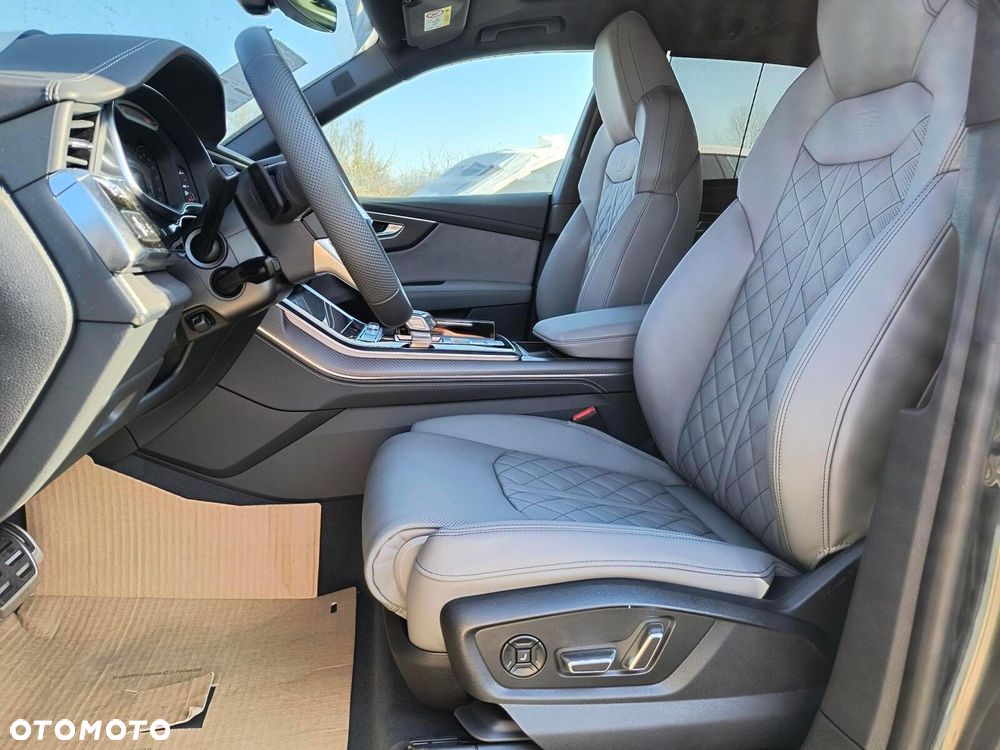 Audi Q8 - 8