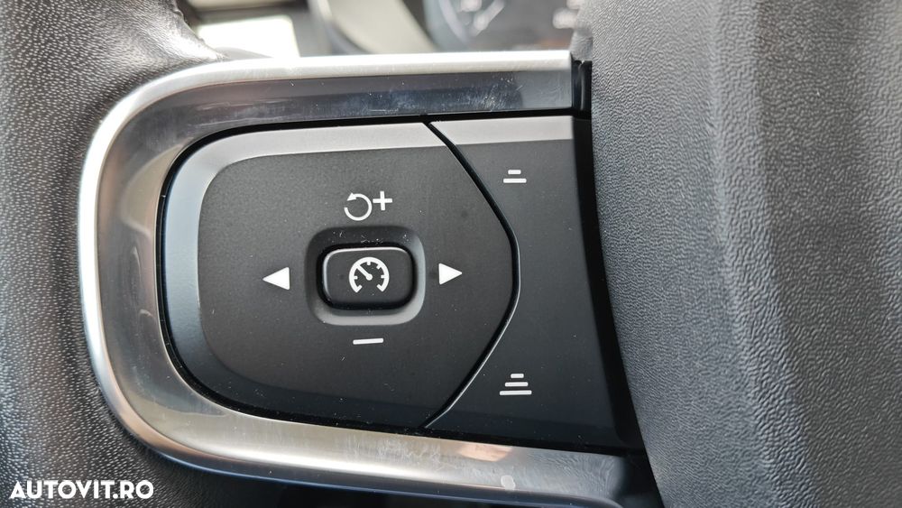 Volvo XC 40 B4 AT8 AWD Mild Hybrid Inscription - 17