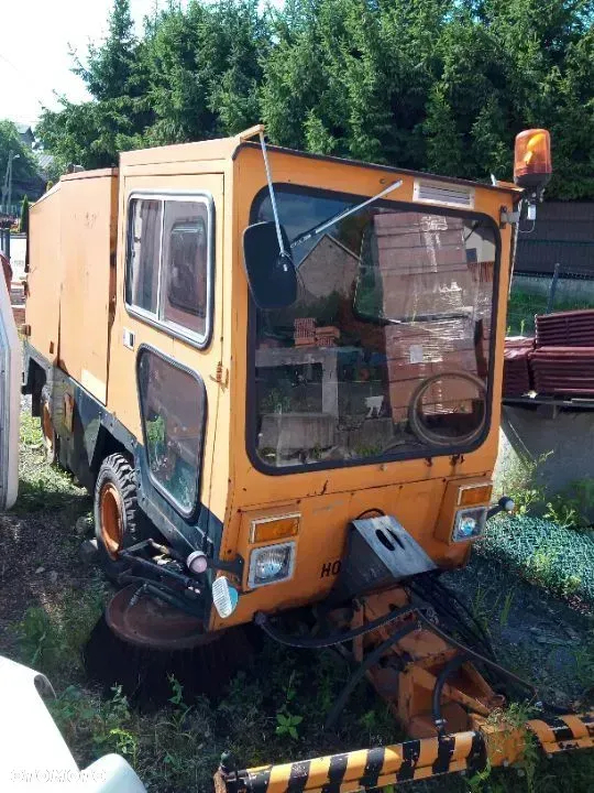 Zamiatarka MFH 2100 samobieżna 1985 rok z Austrii - 2