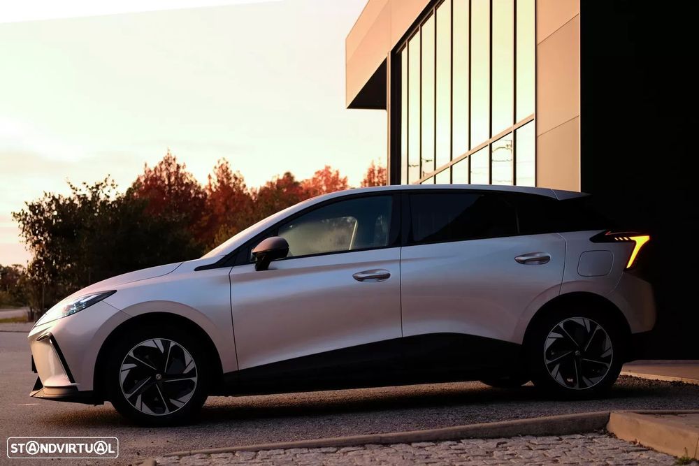 MG MG4 64 kWh Luxury - 3