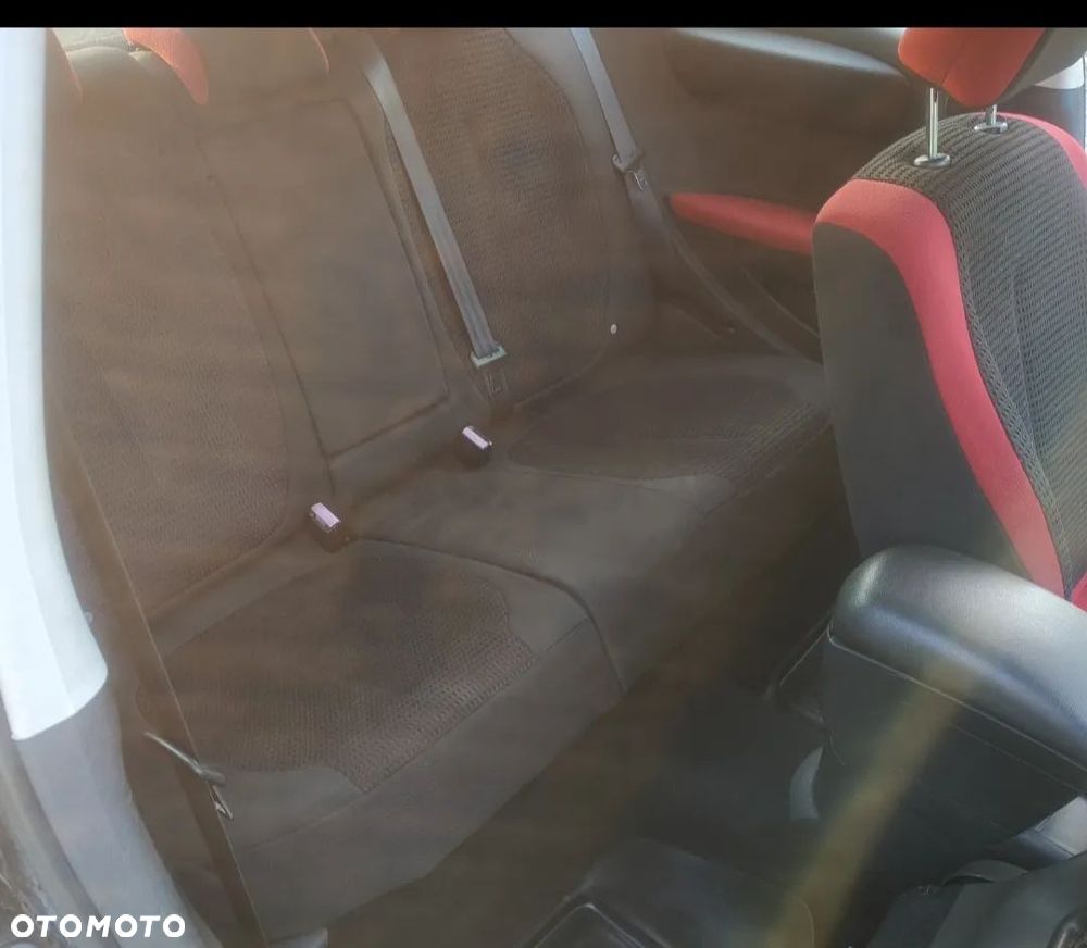 Citroën C4 1.6 HDi Equilibre - 11