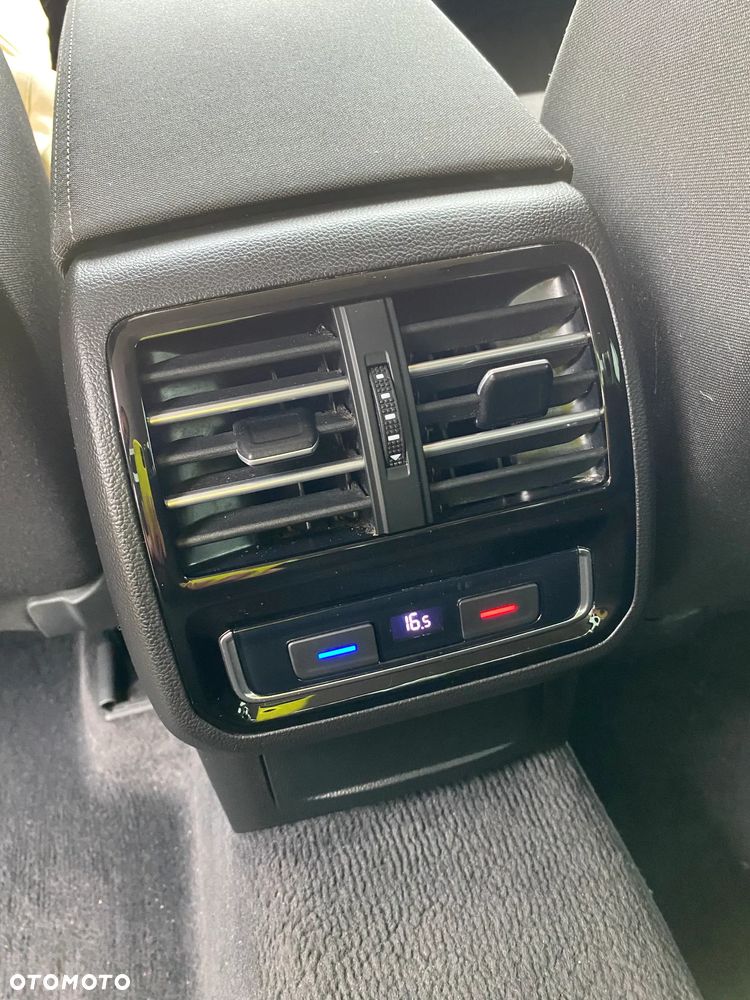 Volkswagen Passat - 25