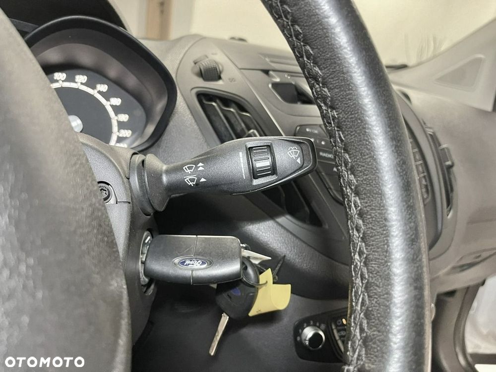 Ford Transit Courier - 19