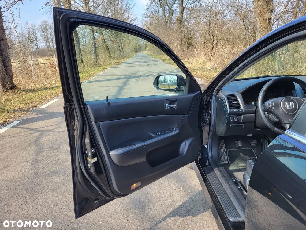 Honda Accord 2.0 Executive - 18