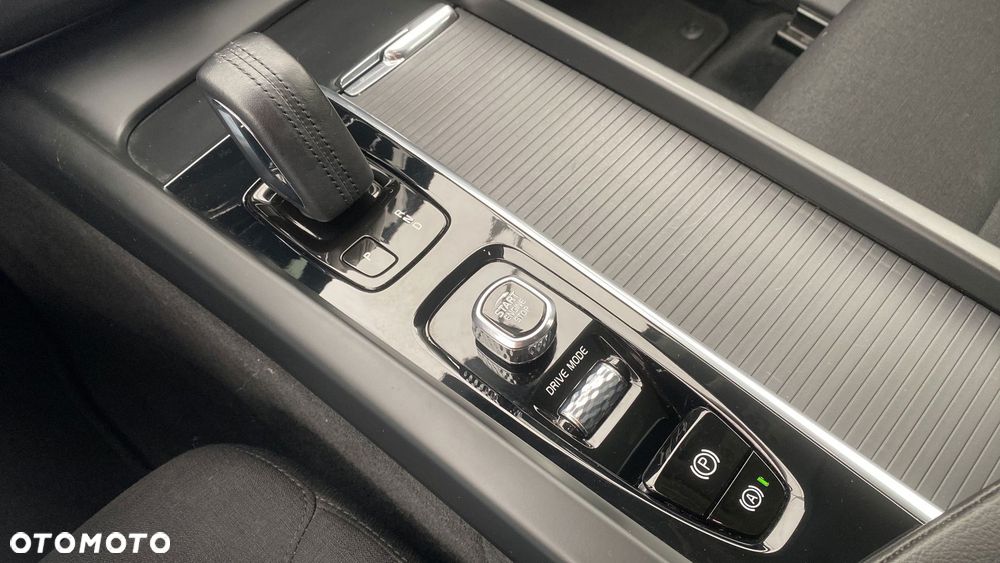 Volvo XC 60 B4 D AWD Momentum Pro - 18