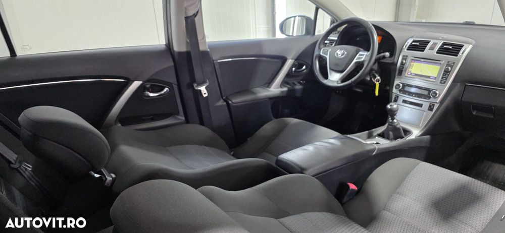 Toyota Avensis 2.0 D-4D - 35