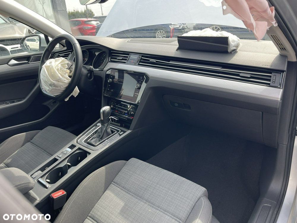 Volkswagen Passat Variant 2.0 TDI SCR DSG Conceptline - 13