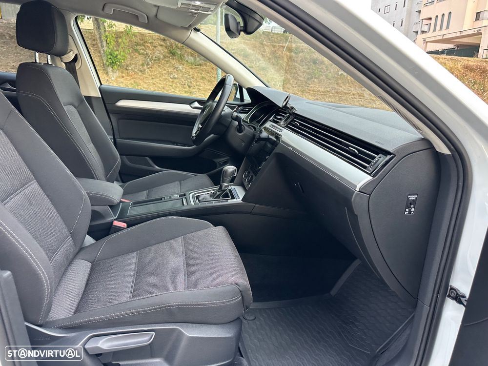 VW Passat Variant 2.0 TDI R-Line - 39
