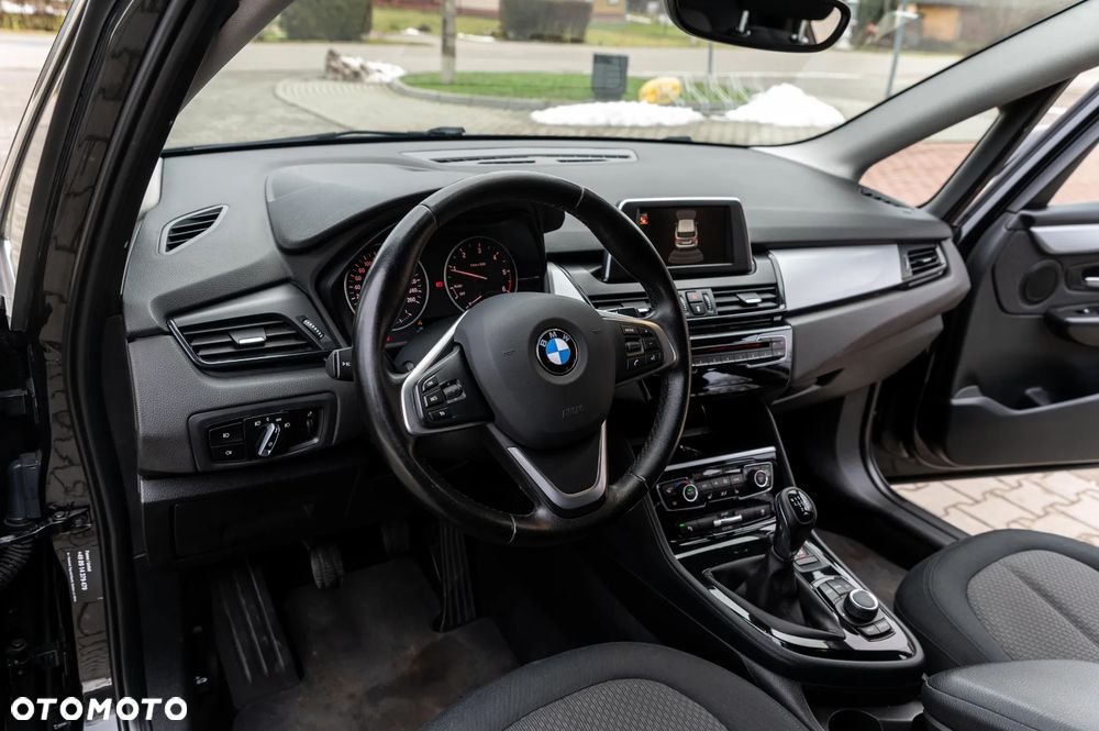 BMW Seria 2 218d - 28