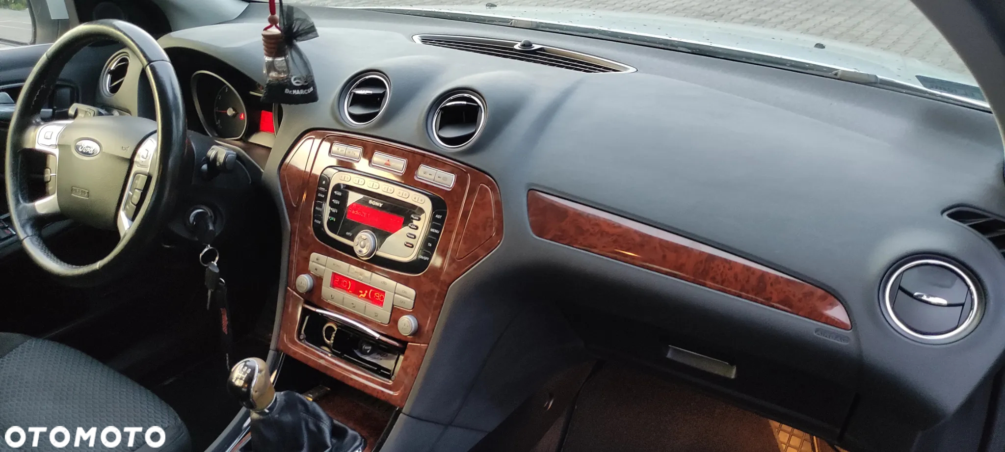Ford Mondeo 2.0 Ghia - 12
