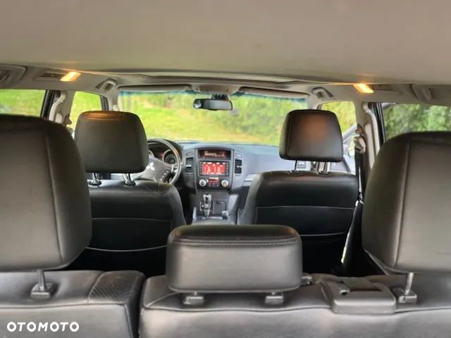 Mitsubishi Pajero - 11