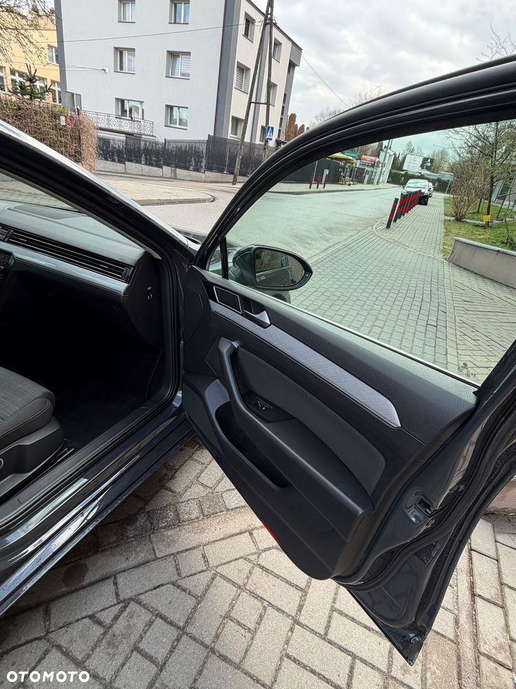 Volkswagen Passat 2.0 TDI Business DSG - 14