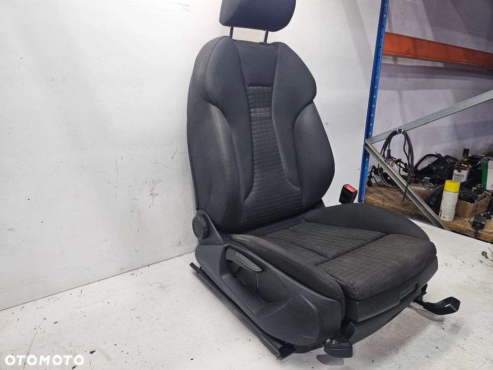 FOTEL STELAŻ PASAŻERA AUDI A3 8V SPORTBACK 5Q4881106D - 2