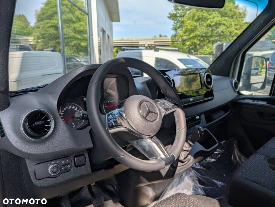 Mercedes-Benz Sprinter - 4