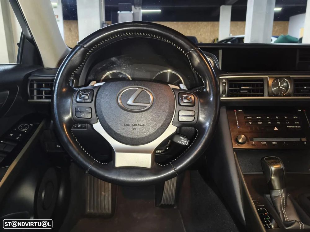 Lexus IS 300H Executive - 19