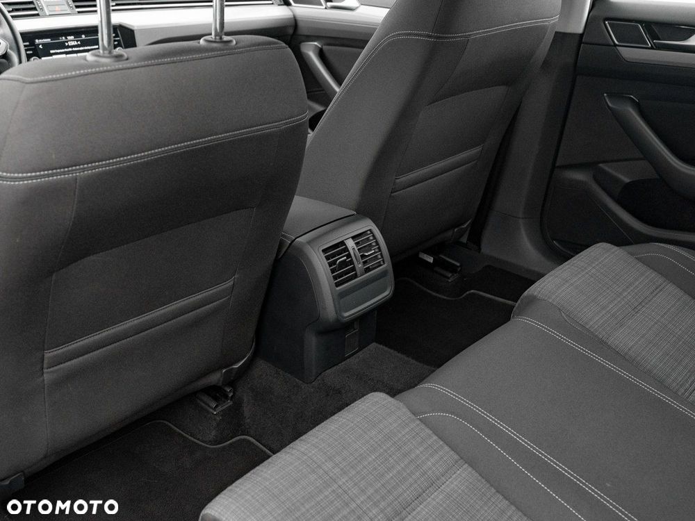 Volkswagen Passat - 23