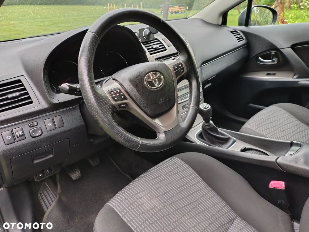 Toyota Avensis 1.8 Sol plus NAVI - 12