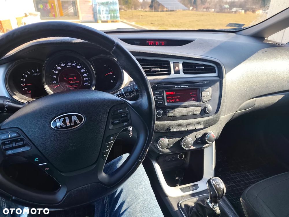 Kia Ceed 1.6 CRDi 128 ISG Dream Team Edition - 6