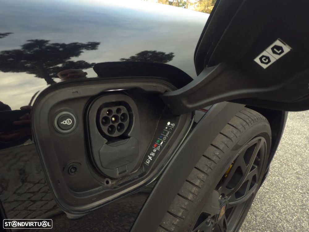 Porsche Taycan Cross Turismo 4 - 9