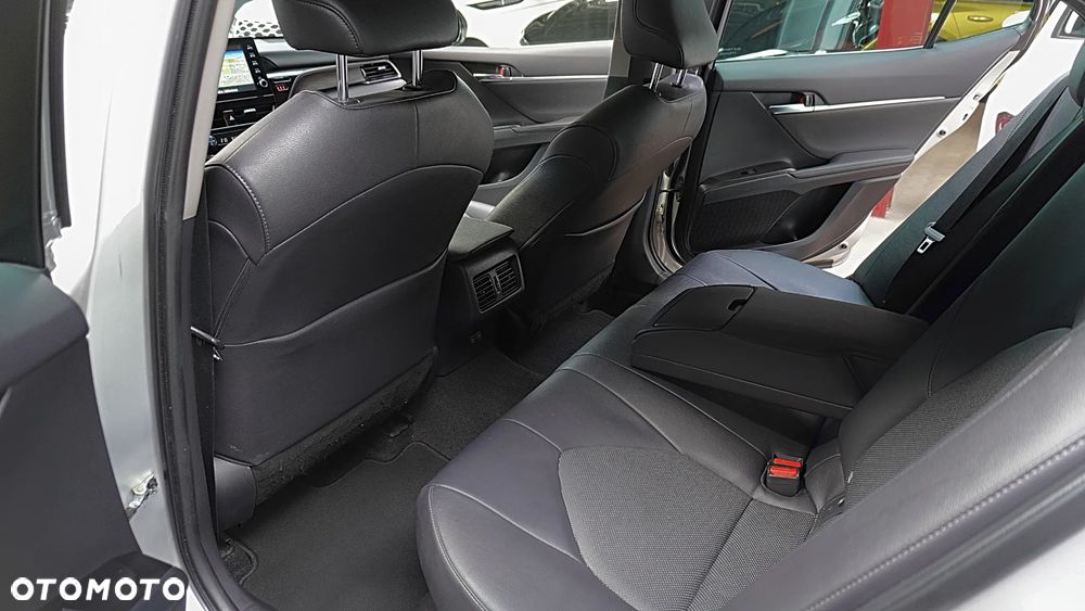 Toyota Camry 2.5 Hybrid Executive CVT - 18