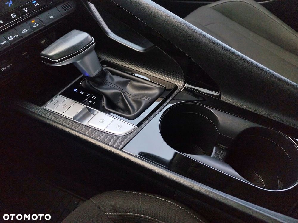Hyundai Elantra - 22