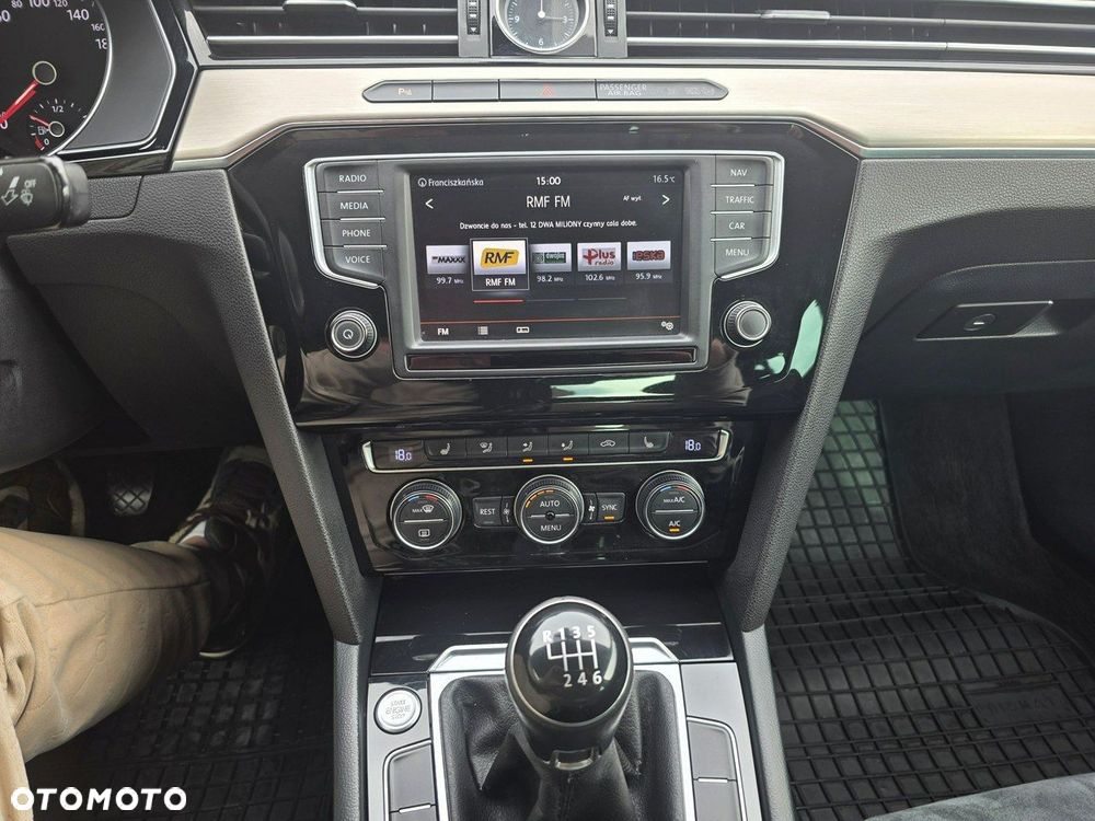 Volkswagen Passat 1.6 TDI (BlueMotion Technology) Comfortline - 18