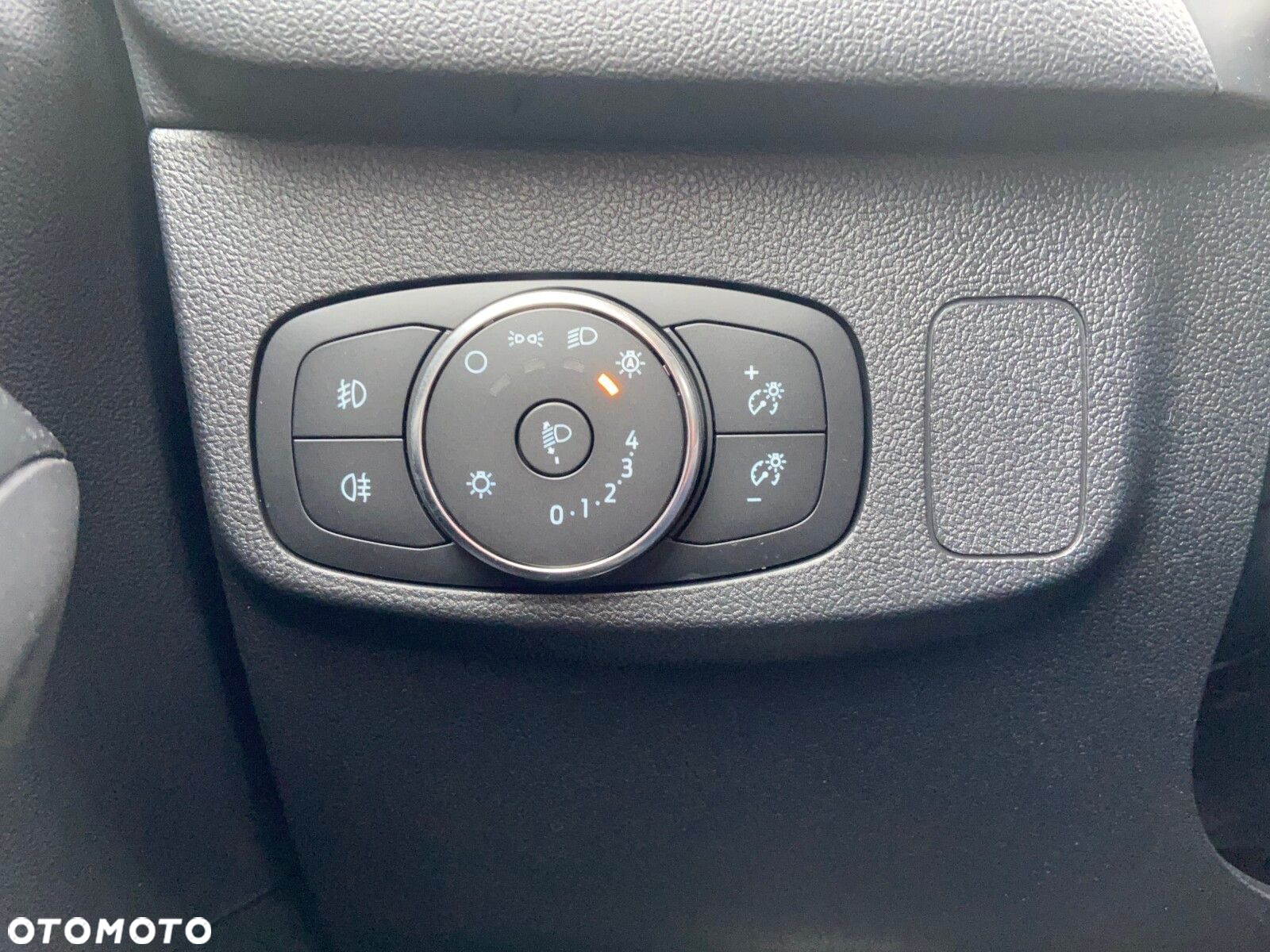 Ford Focus 1.0 EcoBoost Trend - 27