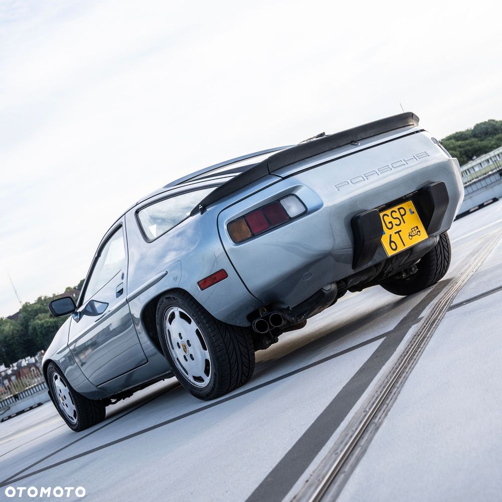 Porsche 928 - 6