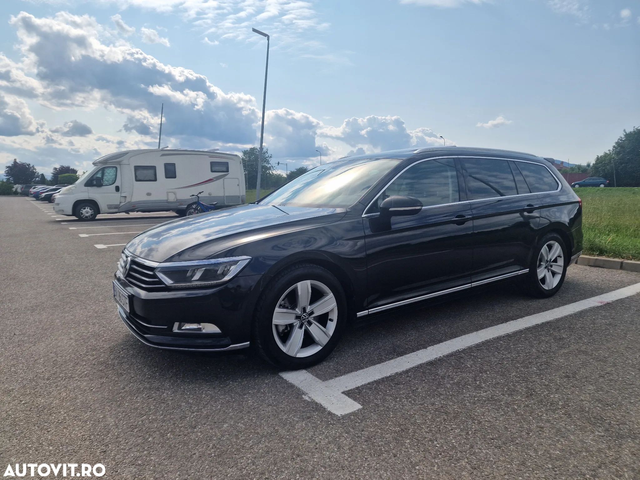 Volkswagen Passat - 1