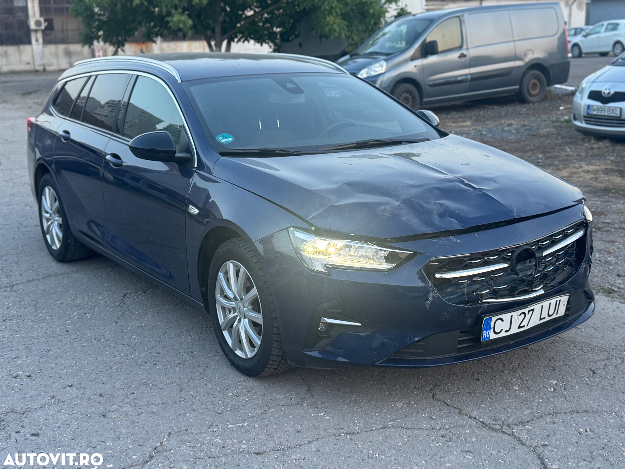Opel Insignia Sport Tourer 2.0 Start/Stop Aut. Elegance - 2