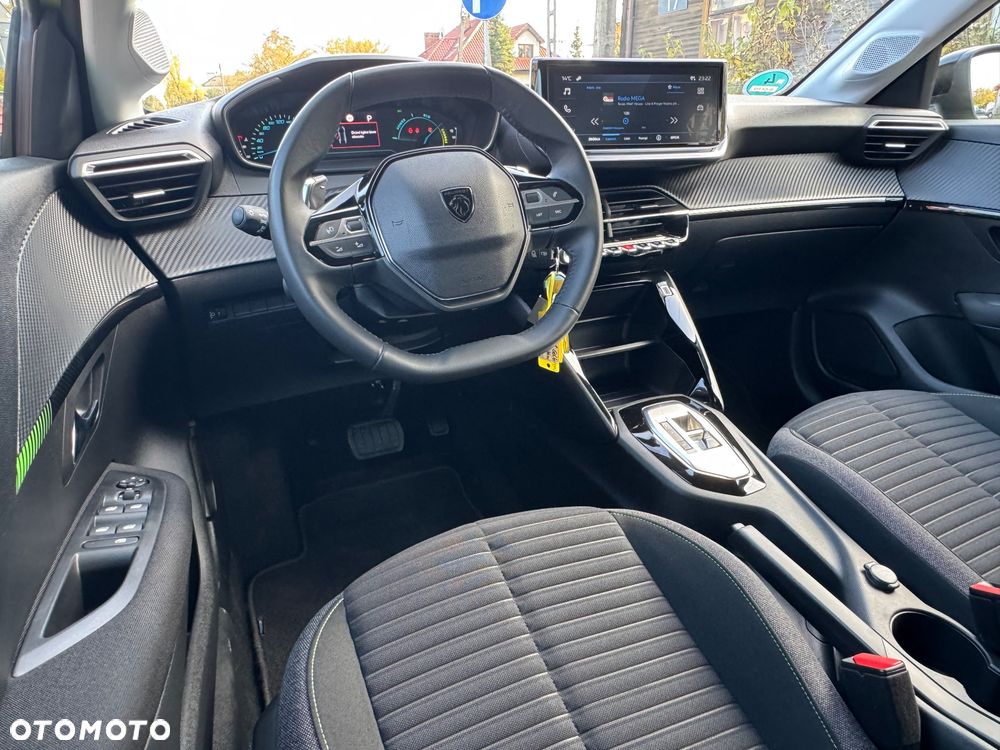 Peugeot 208 - 18
