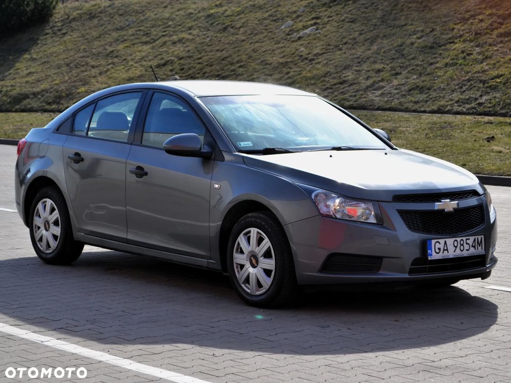 Chevrolet Cruze 1.6 Base - 3