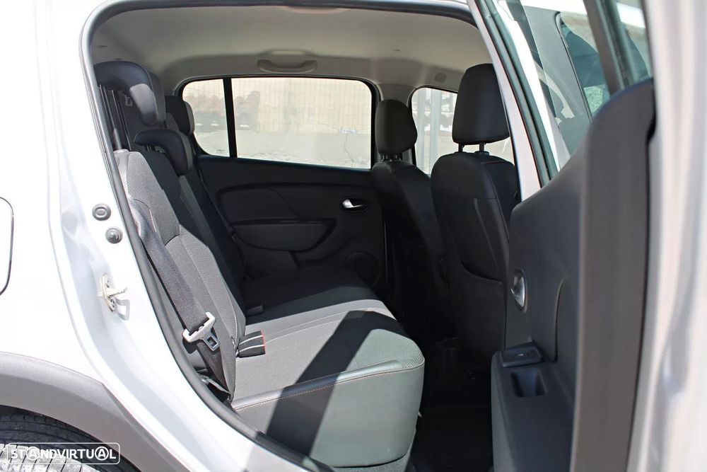 Dacia Sandero 0.9 TCe Stepway - 16