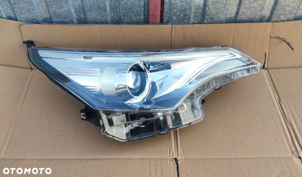 Reflektor prawy Lampa prawa Ful Led Toyota Avensis T27 T29 2015- 05-38 - 1