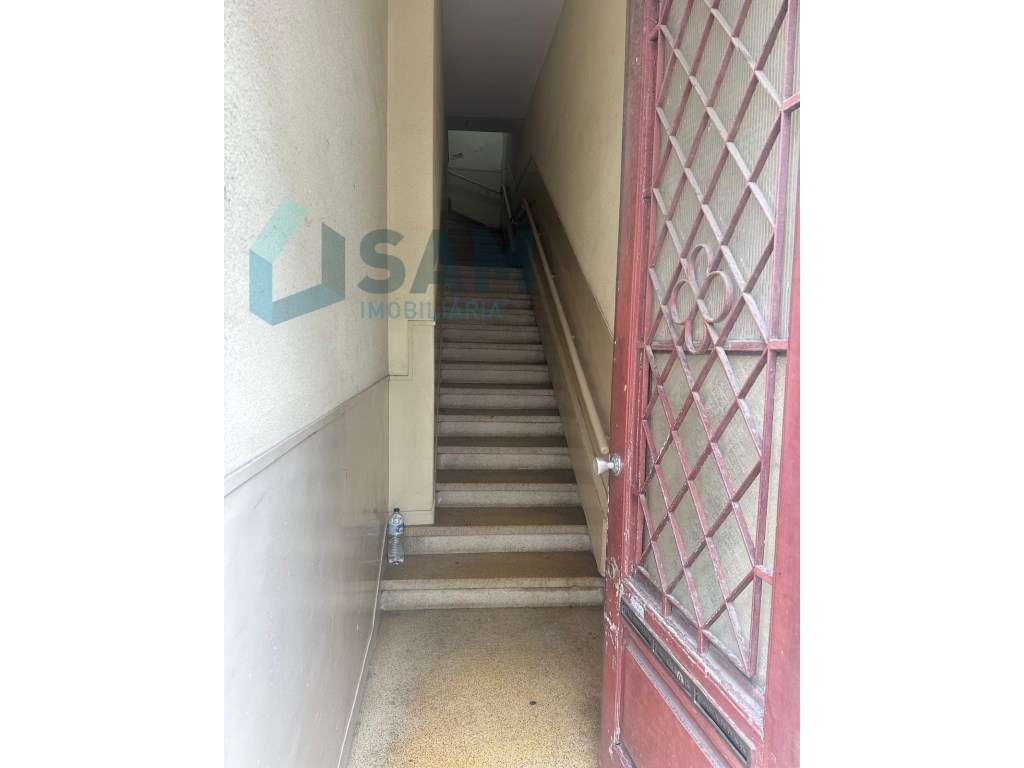Prédio Completo Semi-Renovado | À Avenida dos Aliados, Porto - Grande imagem: 2/16