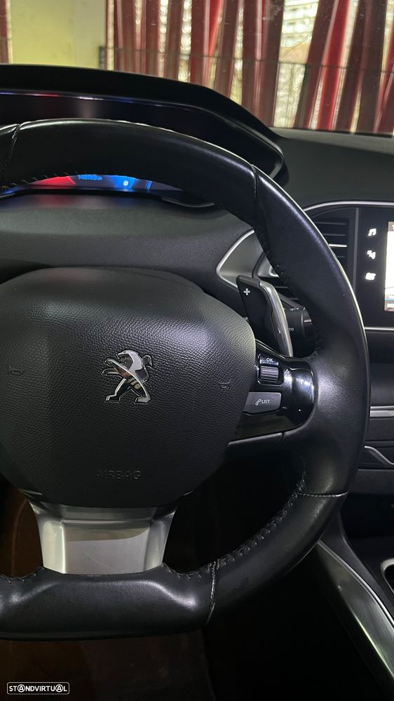 Peugeot 308 1.2 PureTech Allure EAT8 - 19