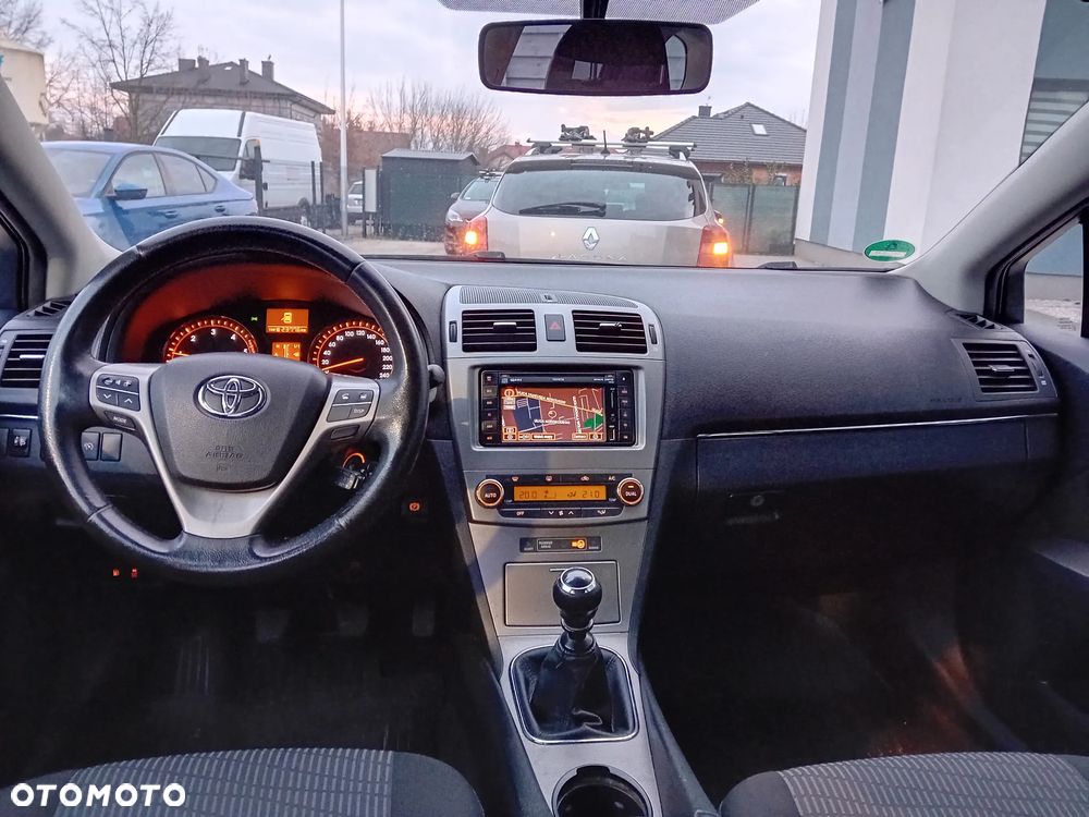 Toyota Avensis 2.0 D-4D Executive - 5