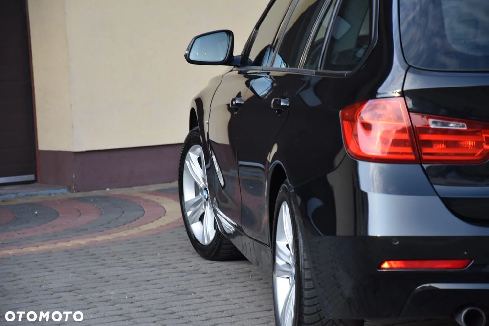 BMW Seria 3 320d Sport Line - 12