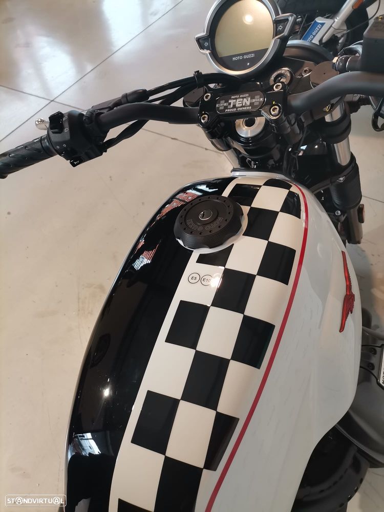 Moto Guzzi V7 STONE TEN - 4