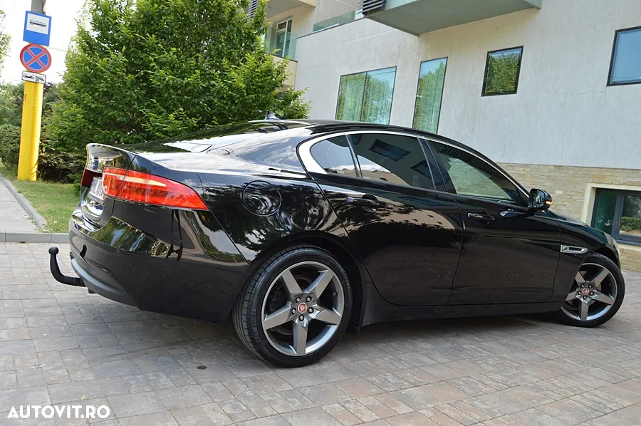 Jaguar XE - 25