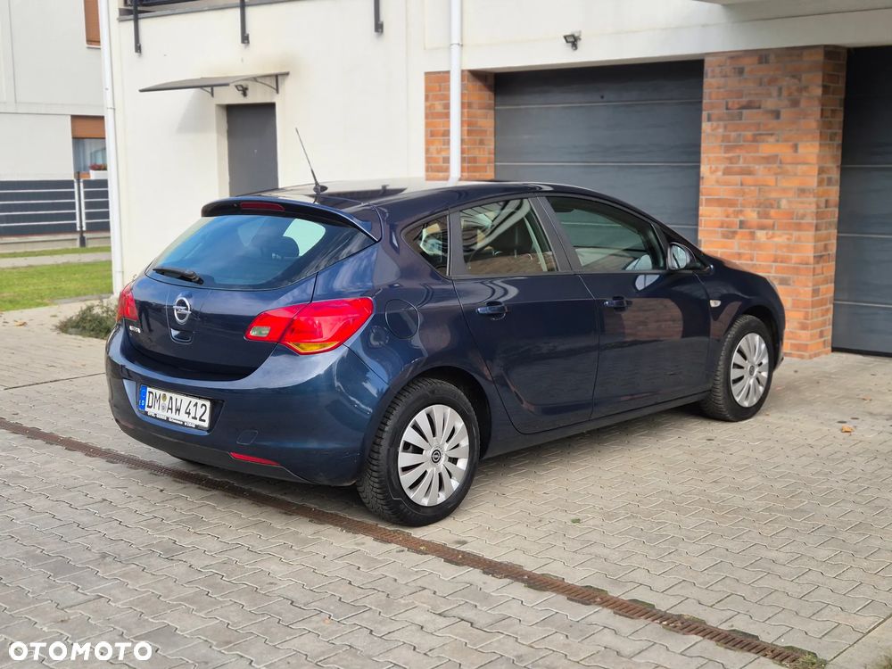 Opel Astra 1.6 Design Edition - 10