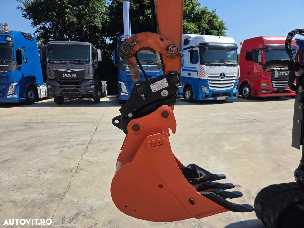 Hitachi ZX33U-6, 2023, 1.905 ore, Masa operationala 3,7 tone, CUPLA RAPIDA HIDRAULICA si 3 CUPE NOI, Lama nivelare, ad sapare 3,5m, latime 1,55m, aer conditionat, antifurt, inst picon, ridica 2,7t, posibil leasing 4 ani, PROMOTIE 36.900 EUR+Tva - 10